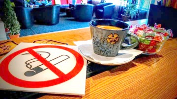 PETIŢIE! Se cer locuri special amenajate pentru fumători!