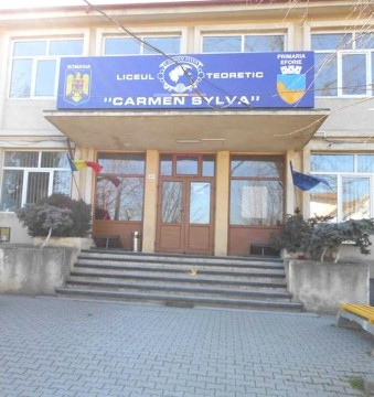 Trei elevi de la „Carmen Sylva” reprezintă România la târgul Intel din SUA!