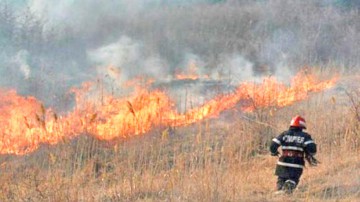 Mare atenţie! Se dă startul incendiilor de vegetaţie uscată