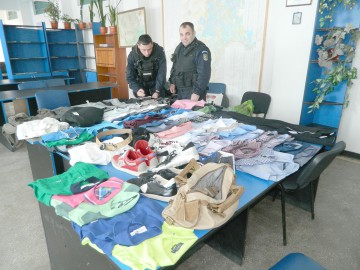 Afaceri în Tomis 3: haine vândute direct din portbagajul maşinii!