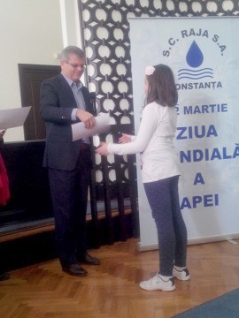 Vernisaj de pictură „Apa este viaţă!”. Zeci de elevi, premiaţi