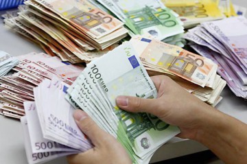 Leul s-a apreciat, miercuri, în faţa euro şi a francului