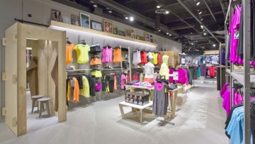 Românii au lăsat în magazinele de modă 16 mld. lei