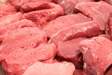 Carne neconformă consumului uman, retrasă din magazinele din Constanţa