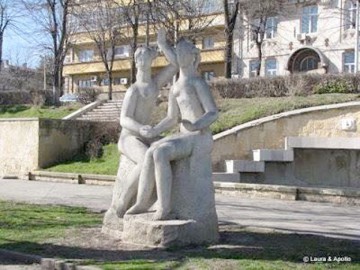Statuile „dispărute” de la Cazinoul din Constanţa revin la locul lor