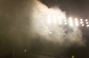 Incendiu la meciul România- Spania! Jurnaliştii sunt blocaţi la masa presei