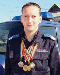 Jandarmul anului 2016, Cristian Onofrei aleargă pe distanţa dintre Galați și București, în memoria victimelor atentatelor teroriste
