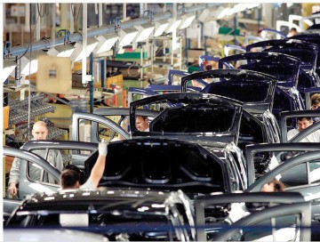 România a produs anul trecut 387.200 de autoturisme, în scădere cu 4% faţă de 2014