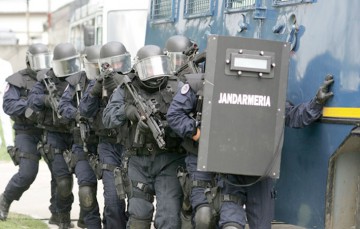Luptători înarmaţi de la Brigada Specială de Intervenţie au patrulat la metroul din Bucureşti