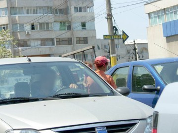 Cum scăpăm de cerşetori: se înfiinţează posturi de pază în intersecţii