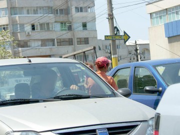 Cum scăpăm de cerşetori: se înfiinţează posturi de pază în intersecţii