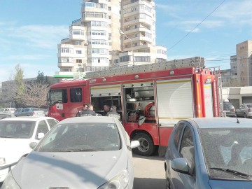 Intervenţie în zona Boema: un bătrân a fost găsit căzut în casă