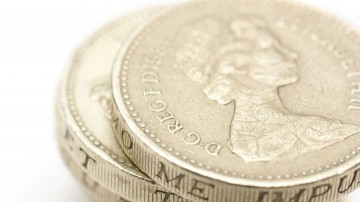Lira sterlină pierde rapid teren. Investitorii se tem de un Brexit