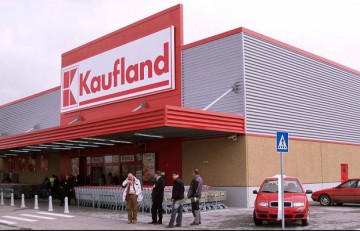 Kaufland deschide prima reţea naţională de staţii de reîncărcare a maşinilor electrice