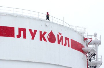 Ieftinirea petrolului a micșorat profitul Lukoil