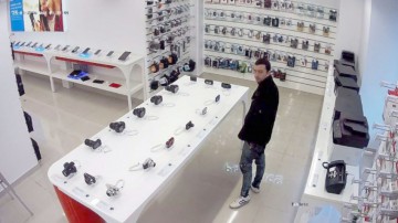 Individul care a furat din magazinul eMAG din Constanţa are „studii” la Jilava