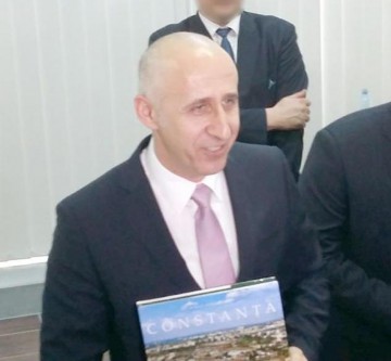 Mai mulţi miniştri tehnocraţi, PE FĂRAŞ
