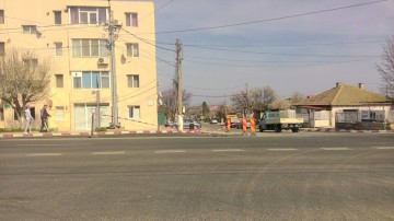 Primăria Ovidiu a început asfaltările şi plombările străzilor din oraş