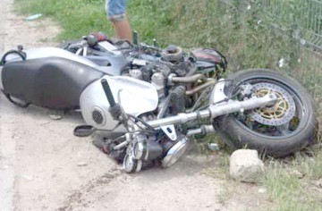 Un tânăr motociclist a fost la un pas de moarte la Mircea Vodă