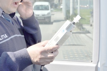 Dosare penale pentru doi şoferi: unul a lovit o maşină parcată