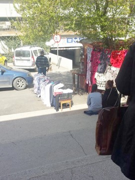 Bazarul de la spital, desfiinţat! Ţigăncile, „săltate” şi duse la secţie