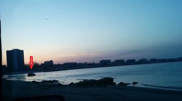Un constănțean a confundat Marea Neagră cu spălătoria!-VIDEO