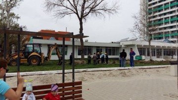 Scandal la hotelul Riviera, din Mamaia: o țeavă de gaze a fost spartă cu un buldoexcavator