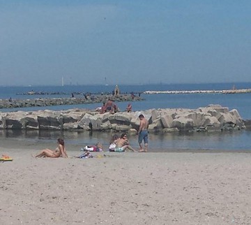 Staţiunea Mamaia şi Piaţa Ovidiu, luate cu asalt de constănţeni