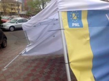 Primul incident pre-electoral! Corturile lui Vergil Chiţac, atacate de contracandidaţi?