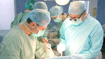 Salariile medicilor vor creşte cu 25% pe an, de la 1 ianuarie 2017