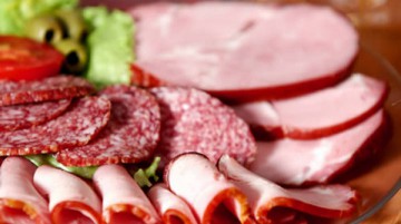 82% din populaţia urbană a României era consumatoare de mezeluri