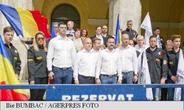 Candidații PRU s-au prezentat la BEM cu steaguri tricolore