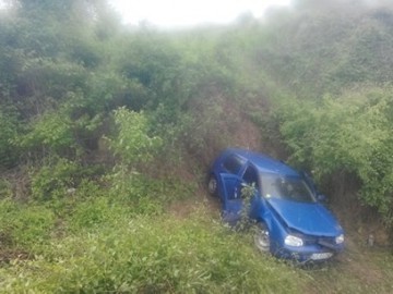 Accident rutier în apropierea Mănăstirii Dervent: o maşină s-a răsturnat în râpă, intervine elicopterul!