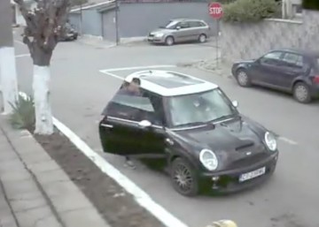 Atenţie, constănţeni! Iată cum se fură în Coiciu din maşini