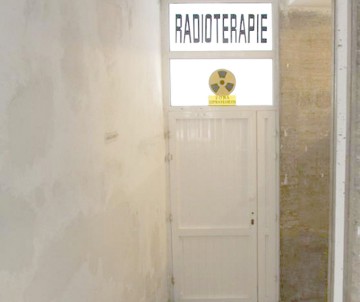 Situaţia radioterapiei de la Spitalul Judeţean, în atenţia prefectului