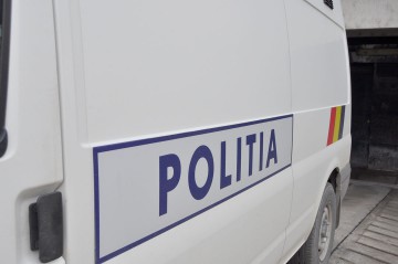 Cercetaţi pentru furt calificat