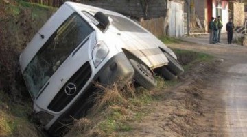 Un microbuz s-a răsturnat în Rasova: 5 cetăţeni bulgari au fost răniţi