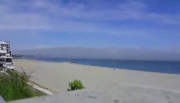 Imagini UIMITOARE pe litoral. Un val de ceaţă venit dinspre mare îţi taie respriraţia!