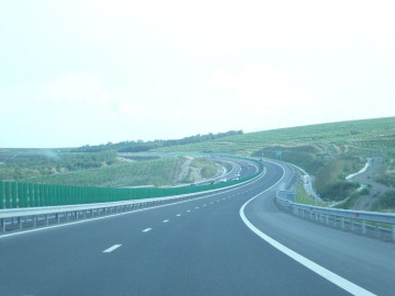 A rămas fără permis în drum spre Constanţa! Prins cu 207 km/h, pe A2