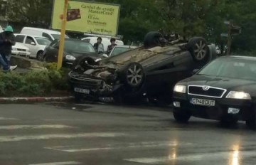 O mașină s-a răsturnat aproape de Gara din Constanța