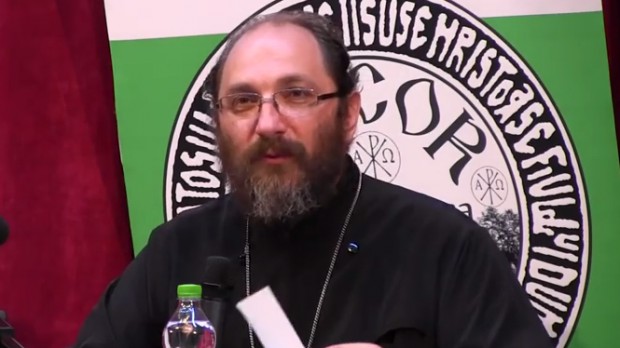 Reacţia suprinzătoare a unui preot atunci când este întrebat dacă fumatul este un păcat