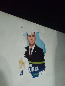 Afişele candidatului PMP la Primăria Valu lui Traian, vandalizate