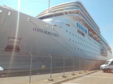 Costa neoRomantica a acostat în Portul Constanţa