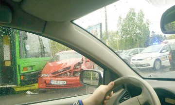 Un autobuz a intrat în coliziune cu un autoturism, în Constanţa