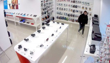 Individul care a furat din magazinul eMAG din Constanţa rămâne după gratii