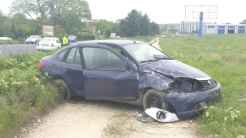 Accident rutier pe DN 2A: o maşină s-a răsturant la Popasul Cişmea