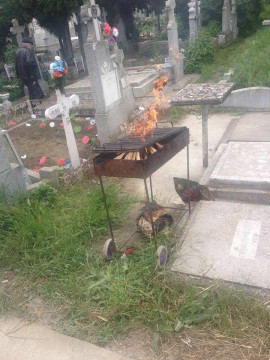 Constanța: Paștele Blajinilor, ziua grătarelor din cimitir