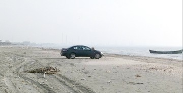 Nesimţire! Plaja din Năvodari, confundată cu parcarea