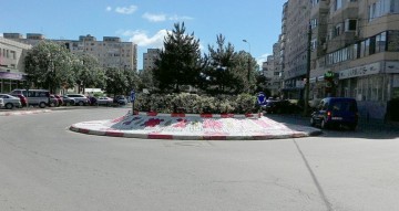 Intersecţiile şi sensurile din Constanţa, pictate cu motive tradiţionale