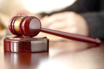 Condamnat la 10 ani pentru delapidare, eliberat după doar un an de detenţie